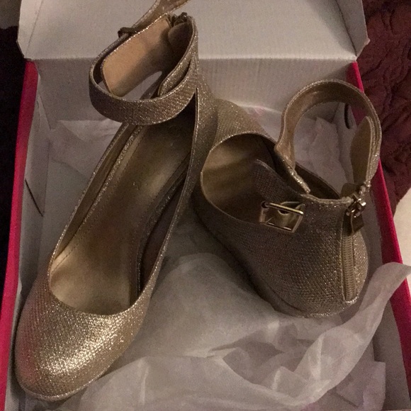 Wedges, gold - Picture 2 of 2